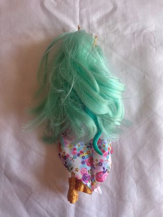 Muñeca Monster High con corona y vestido