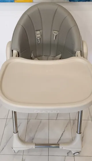 Trona bebé Premium 4 ruedas. 