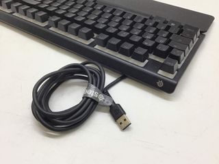 teclado alfanumerico steelseries apex 3