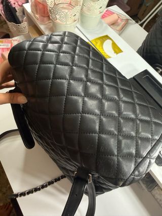 Borsa Chanel in pelle imbottita nera. 