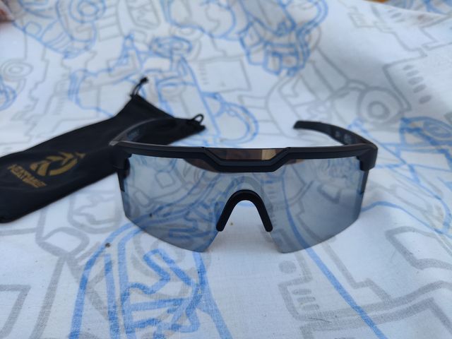 Gafas de sol Heatwave, nuevas sin estrenar 