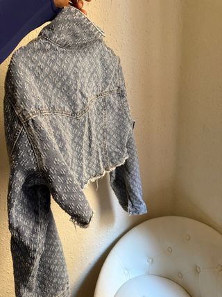 Falda vaquera corta con estampado