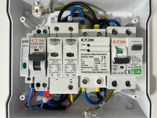 Caja protecciones para cargador coche eléctrico 