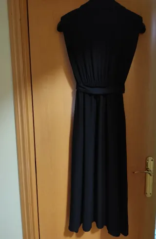 Vestido negro con cinturón