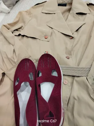 Lote gabardina y zapatillas loneta mujer