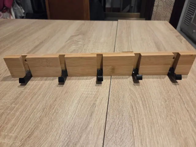 Perchero de madera y metal