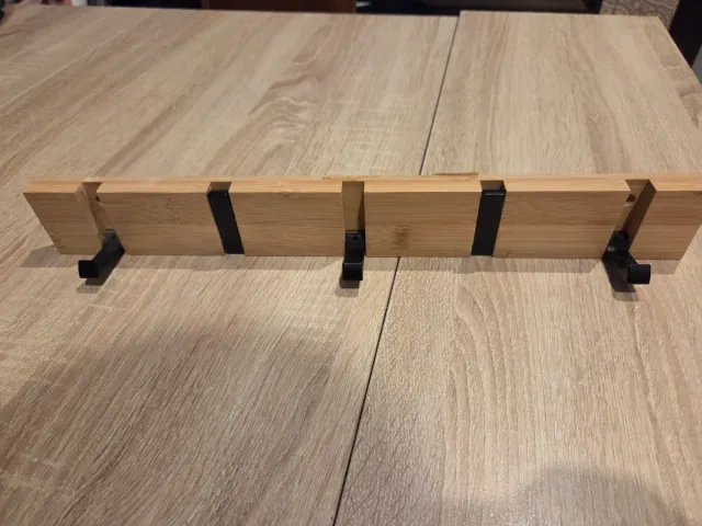 Perchero de madera y metal