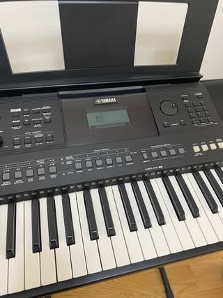 Teclado Yamaha PSR E463
