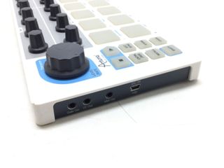 controlador midi arturia beatstep