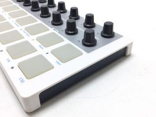 controlador midi arturia beatstep