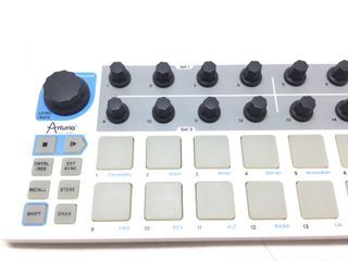 controlador midi arturia beatstep