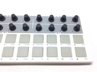 controlador midi arturia beatstep