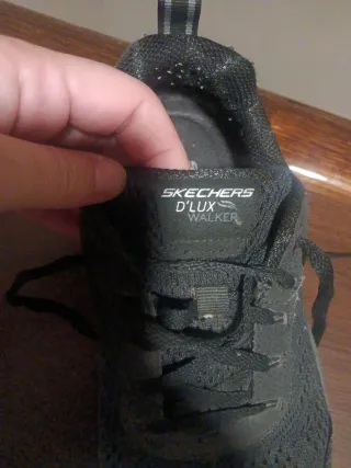 Zapatillas Skechers D'Lux Walker Negras