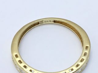 alianza oro 18k con piedra con diamante de laboratorio