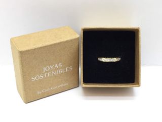 alianza oro 18k con piedra con diamante de laboratorio
