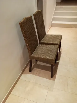 Pareja de sillas de fibra y madera 