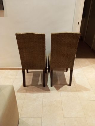 Pareja de sillas de fibra y madera 