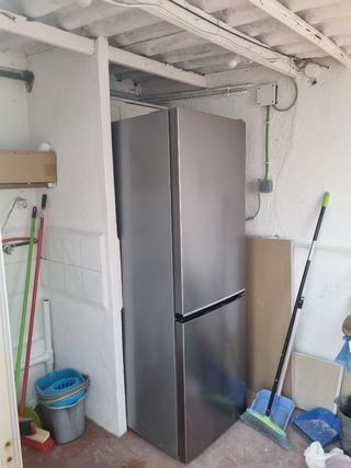 Nevera IKEA ALINGSÅS con golpe