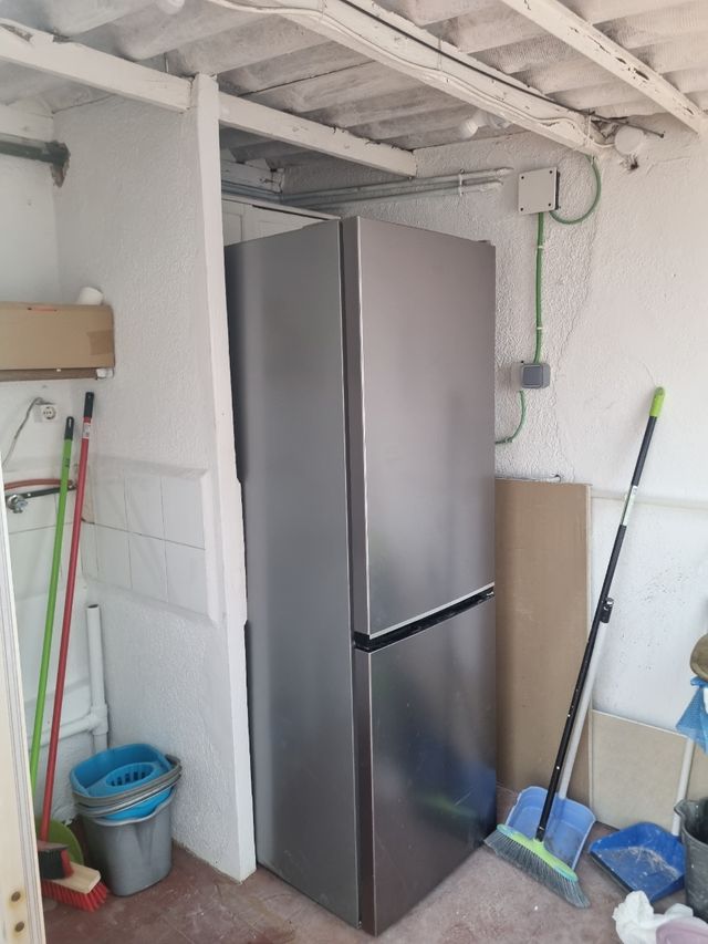 Nevera IKEA ALINGSÅS con golpe