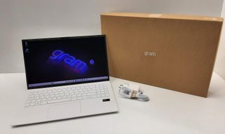 pc portatil lg 15z90s