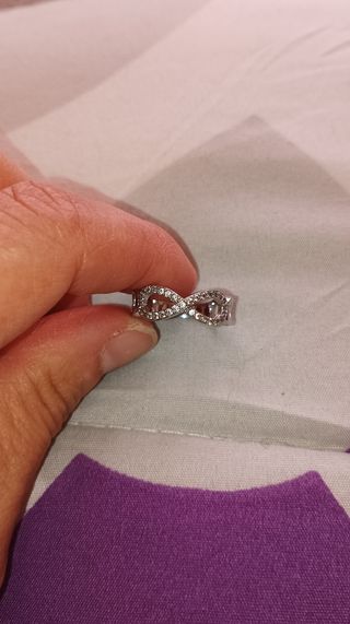 Anillo de plata con diseño de infinito 