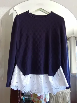 Jersey azul marino con detalle blanco