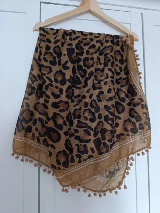 Pañuelo estampado leopardo marrón