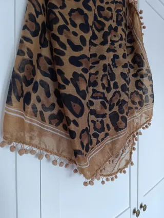 Pañuelo estampado leopardo marrón