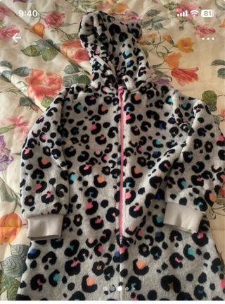 Mono de pelo estampado leopardo