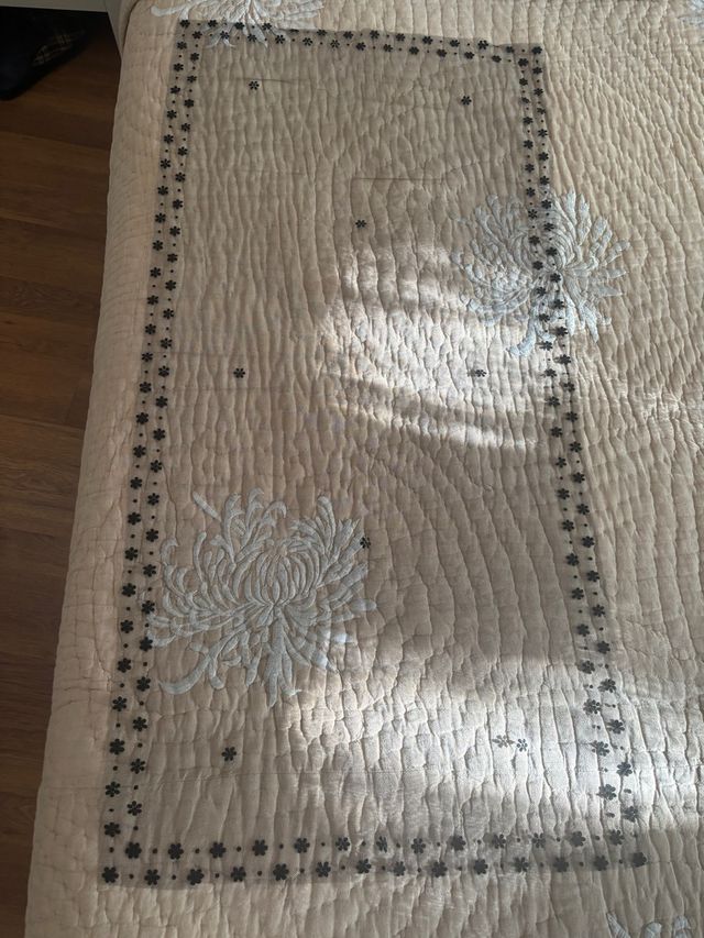 tul negro con flores negras