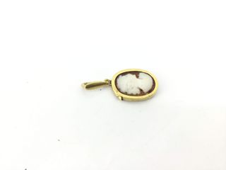 colgante oro 18k con piedra con concha