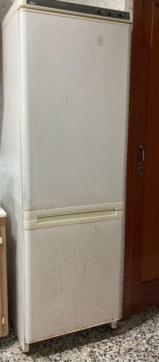 Nevera y congelador 2 puertas blanca ZANUSSI