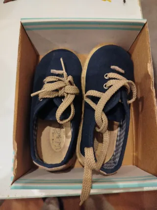Zapatos niño azul y beige
