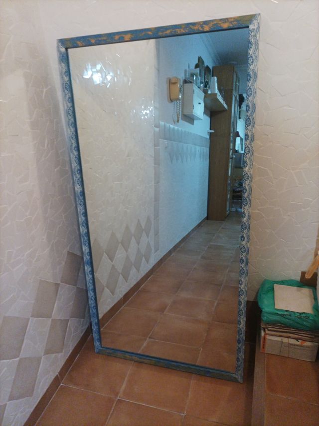 Espejo de cuerpo entero azul y blanco