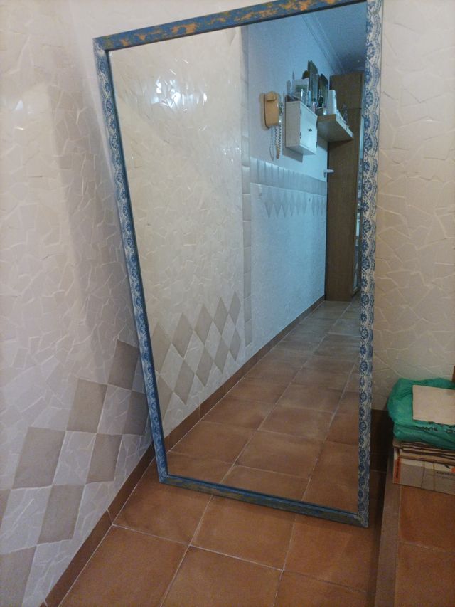 Espejo de cuerpo entero azul y blanco