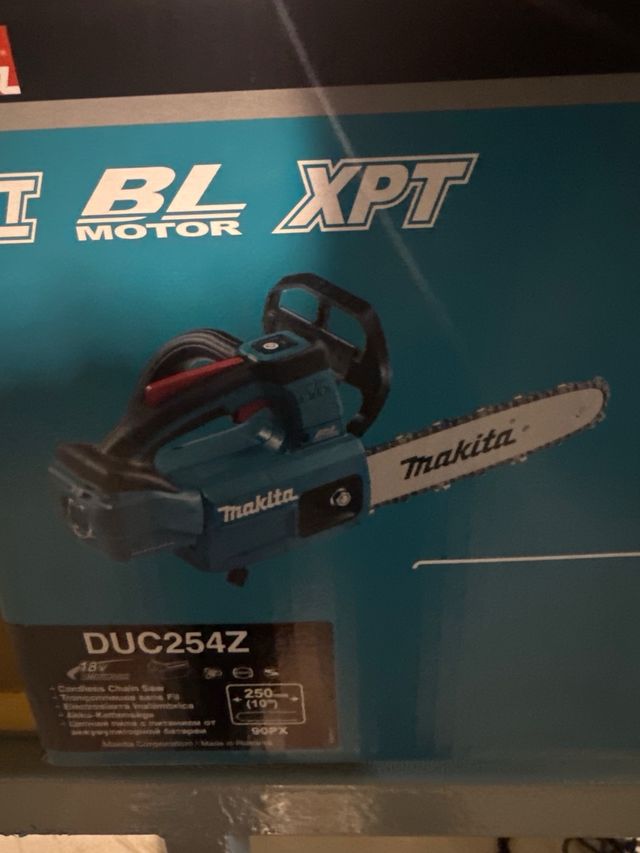 Motosierra Makita 25cm a Batería 18V