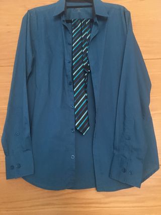 Camisa y corbata caballero azul y verde