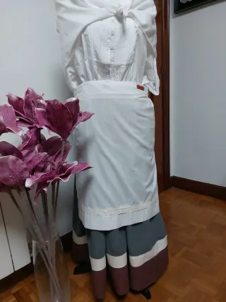 Traje de Casera Adulto 90 cm largo