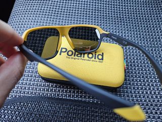 Occhiali da sole Polaroid neri e gialli