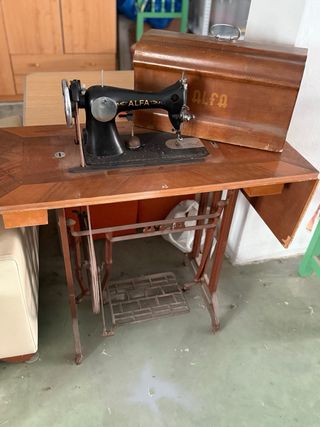 Máquina de coser Alfa vintage