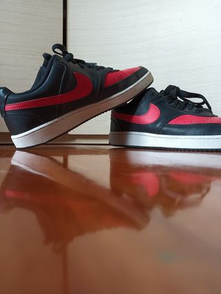 Zapatillas Nike Negras y Rojas