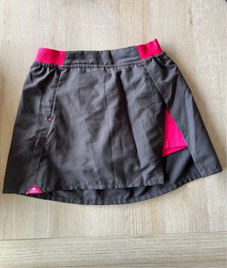 Falda pantalón deportiva Decathlon gris y fucsia