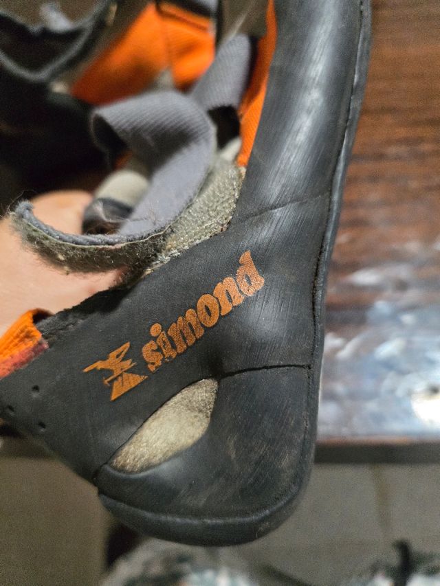 Pies de gato escalada naranjas y grises