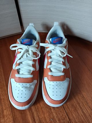 Zapatillas Nike Blancas y Naranja