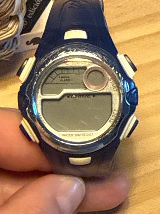 Reloj infantil digital azul y blanco