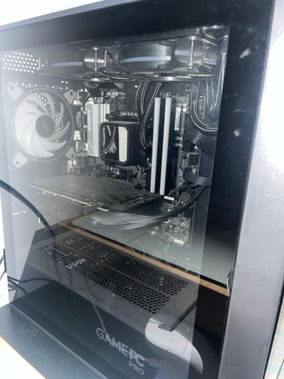 PC Gamer con RTX 4070 gigabyte