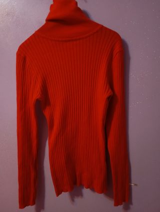 Jersey rojo cuello alto