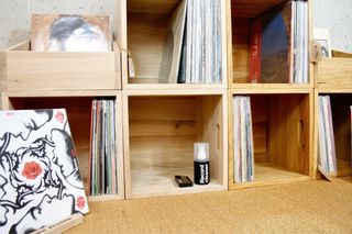 CAJA MADERA CUBETA VINILOS ROBLE MODULAR