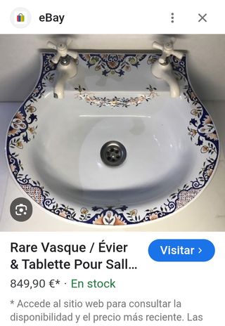 Lavabo antiguo con grifo de latón