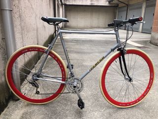 Bici touring con ruote alto profilo